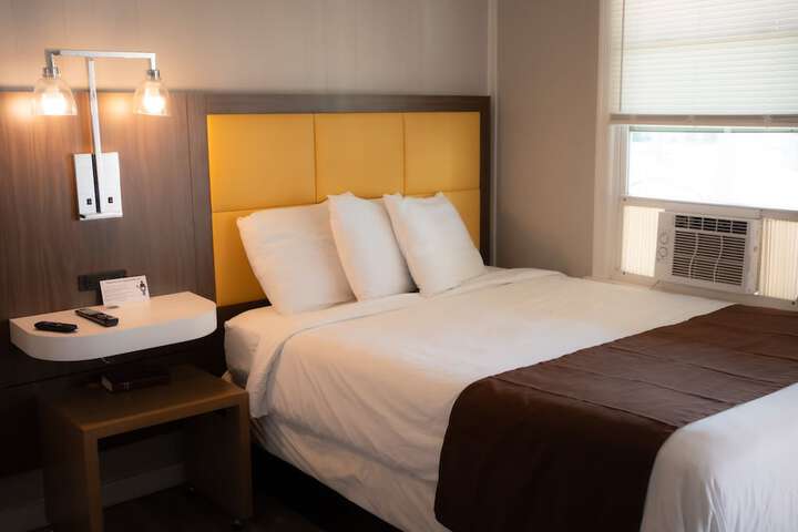 Room 29 of 83