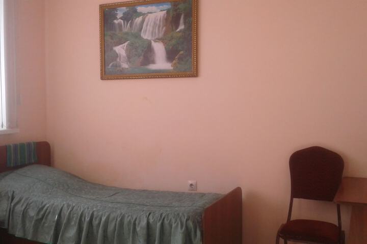 Room 4 of 12