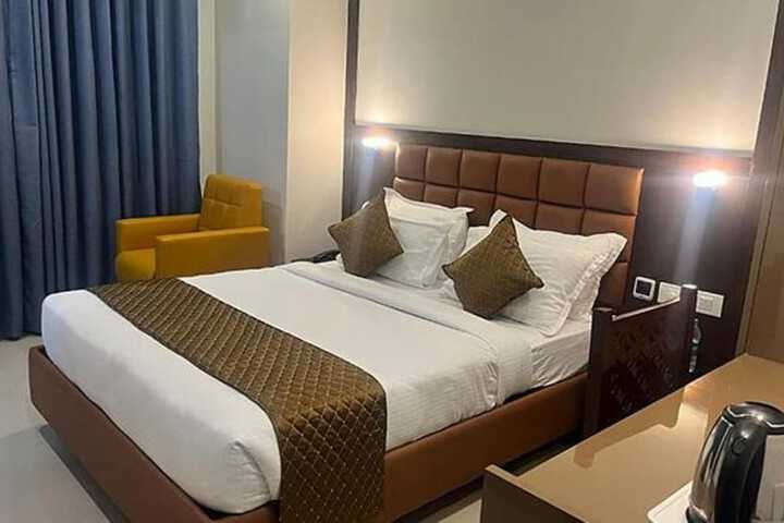 Room 12 of 21