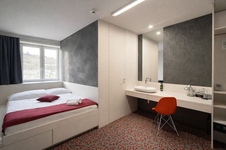 Room 57 of 96
