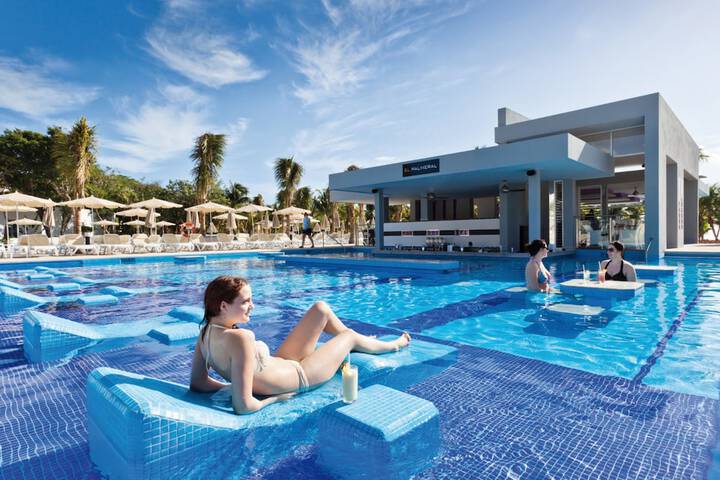 Pool Hotel