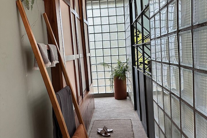 Room 10 of 26