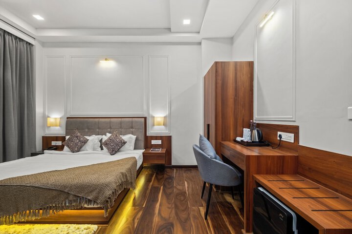 Room 11 of 40