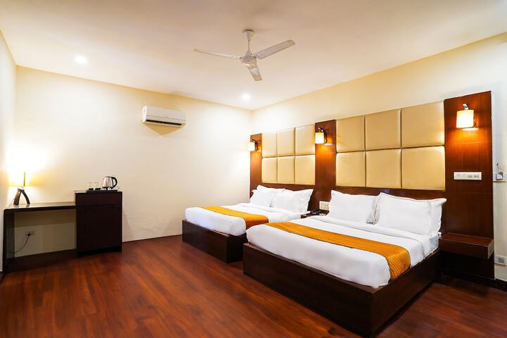 Room 33 of 46
