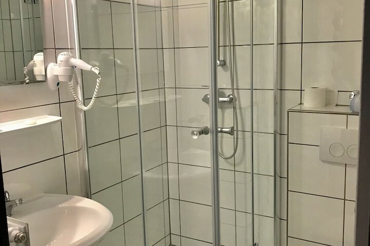 Room 5 of 13