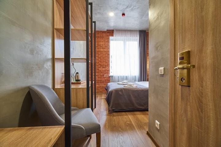 Room 12 of 33