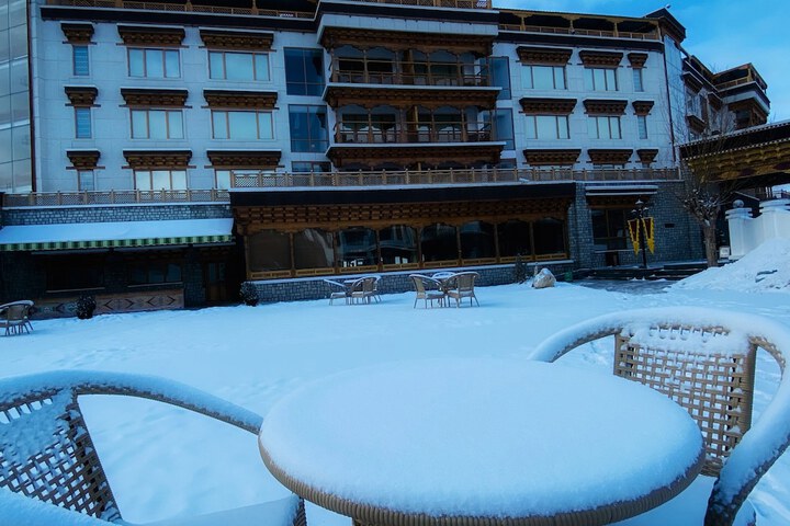 Hotel Exterior 84 of 96