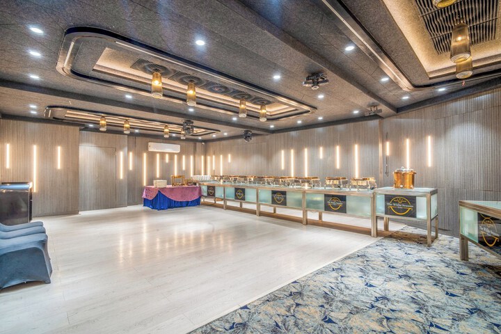 Ballroom/Hall 65 of 75