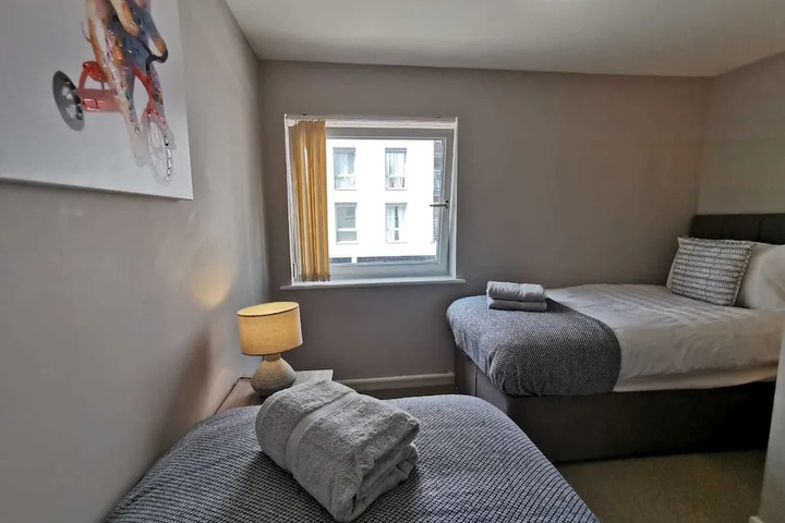 Room 2 of 10