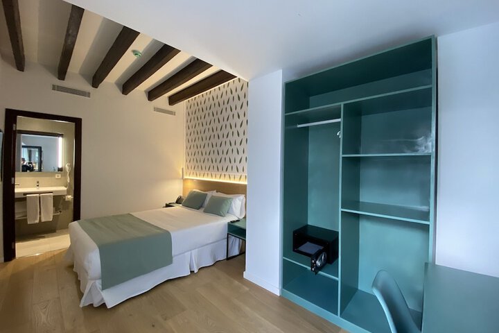 Room 6 of 45