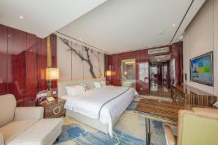 Room 7 of 8