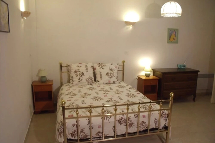Room 2 of 11