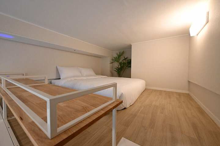 Room 2 of 15