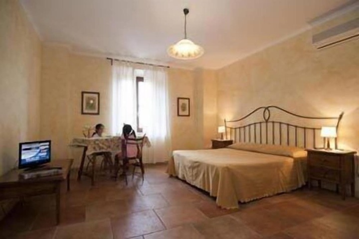 Room 3 of 47
