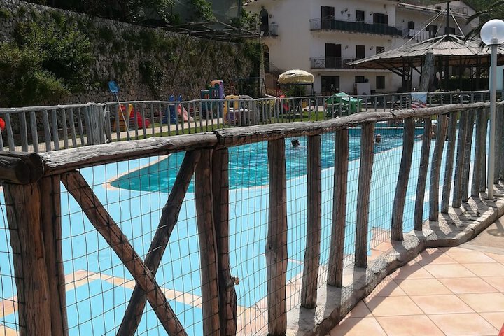 Pool 33 of 77