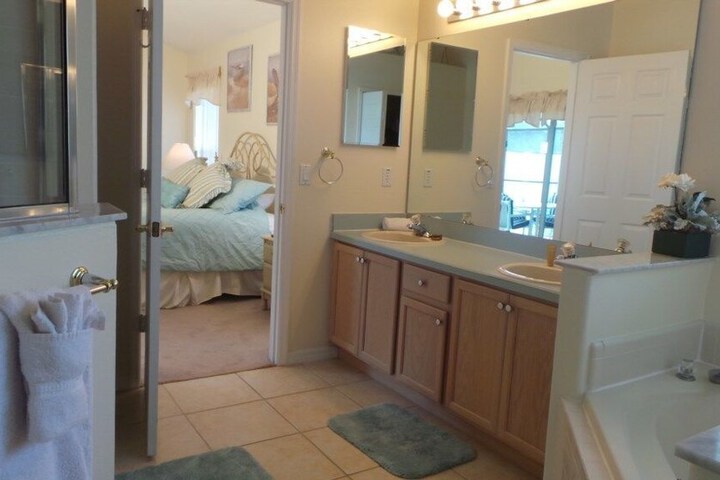Room 13 of 23
