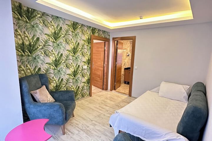 Room 12 of 102