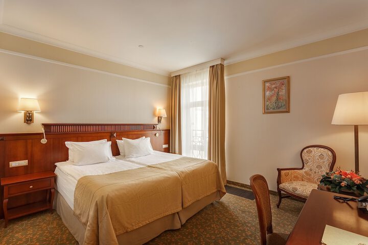 Room 27 of 108
