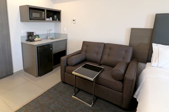 Room 4 of 80