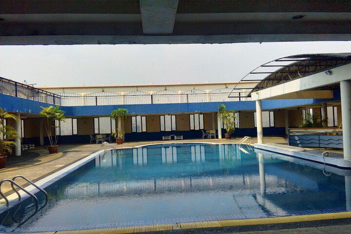 Hotel with Pool