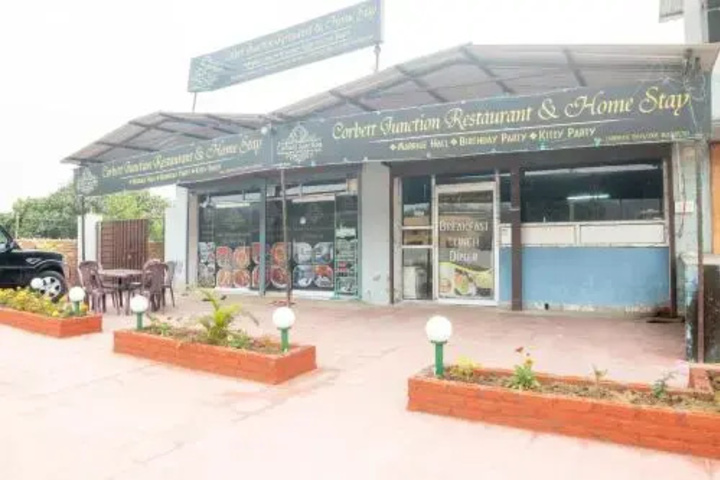 OYO 28195 Corbett Junction