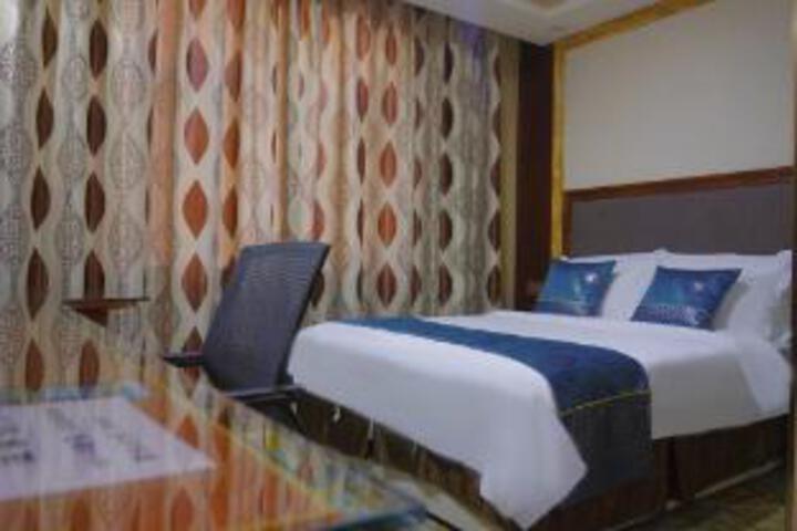 Room 10 of 11