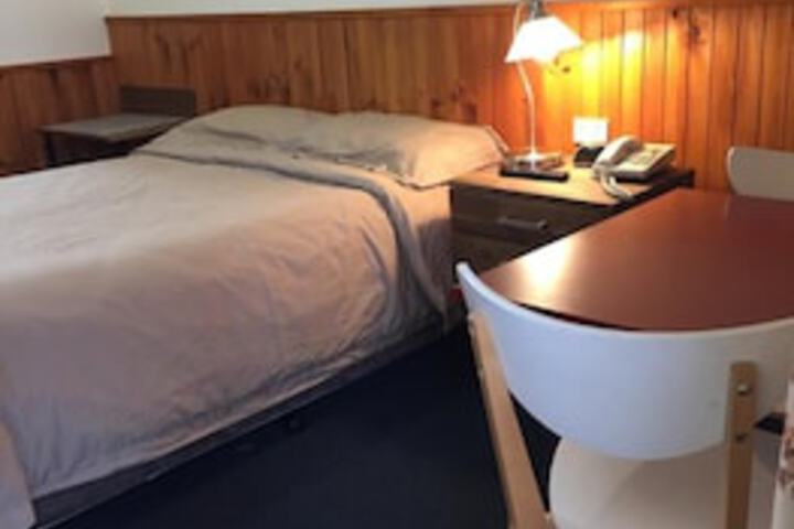 Room 52 of 123