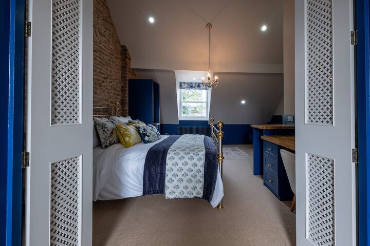 Room 6 of 75