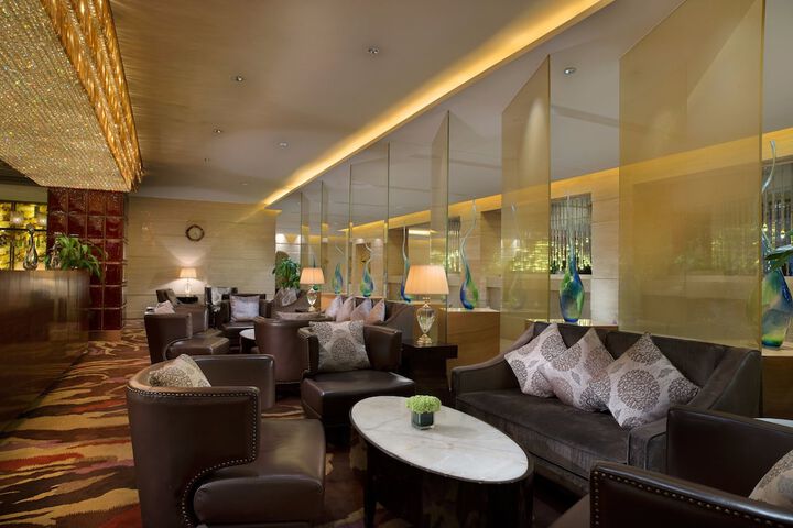 Lounge 20 of 29