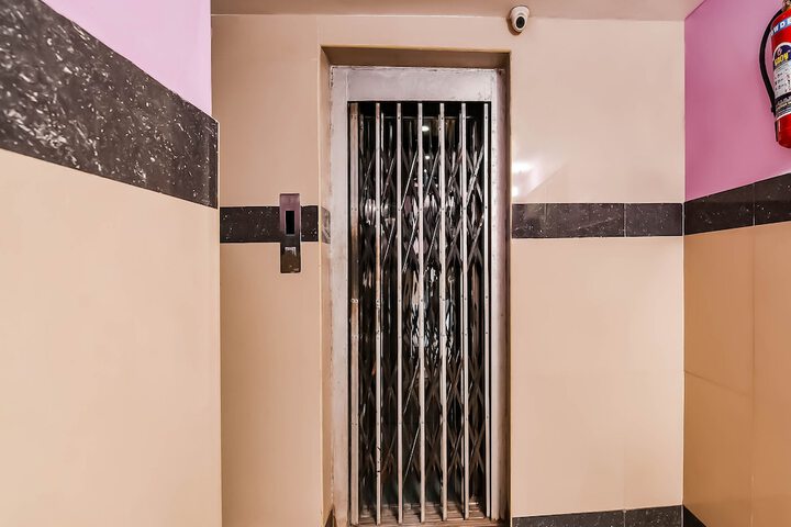 HOTEL SR GRAND BY OYO ROOMS