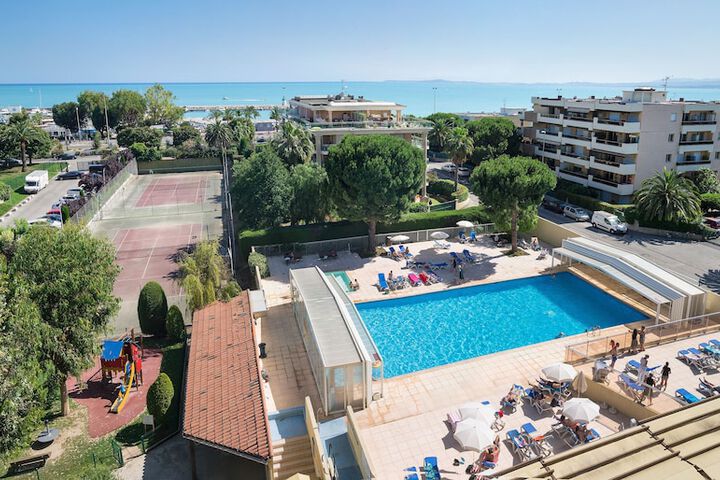 Pool Hotel
