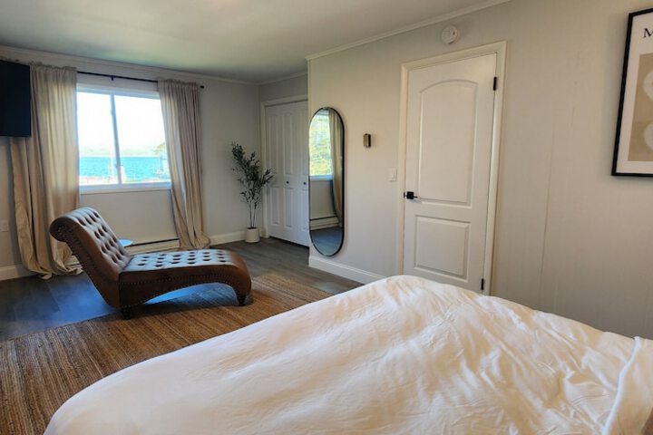 Room 7 of 124