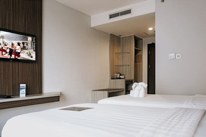 Room 8 of 50