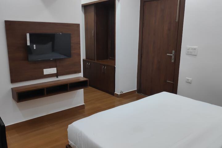 Room 5 of 42