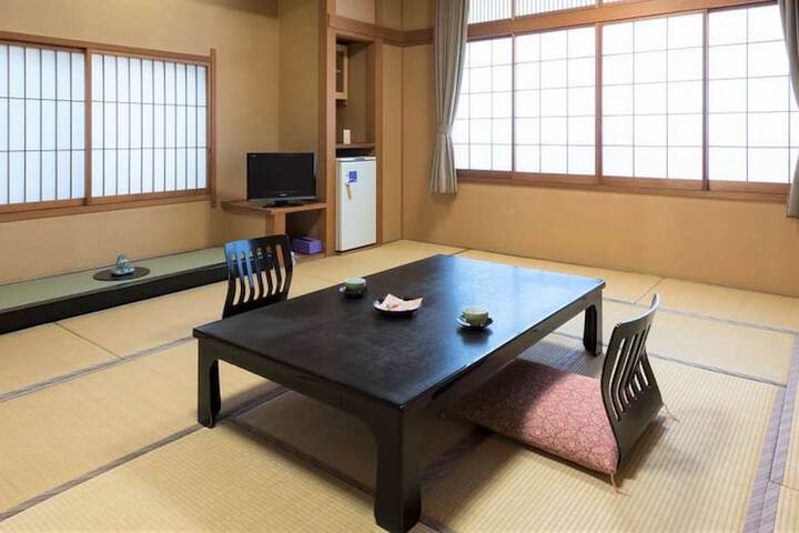 Room 10 of 43