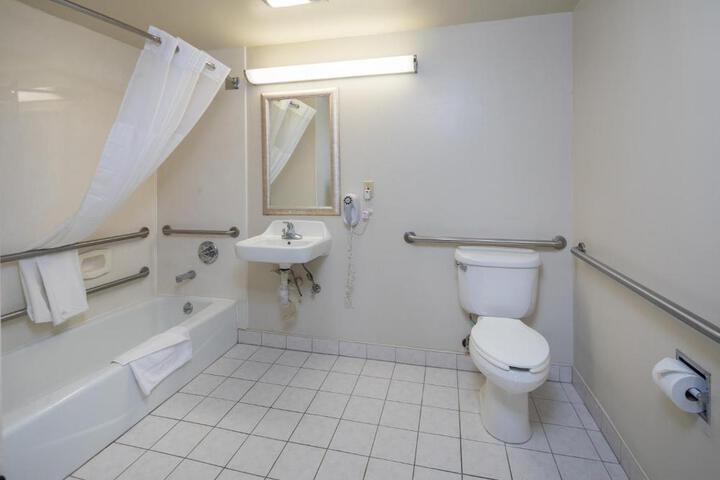 Standard Room, King or Two Doubles (4 of 15)