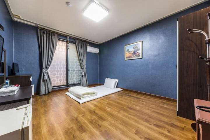 Room 14 of 52