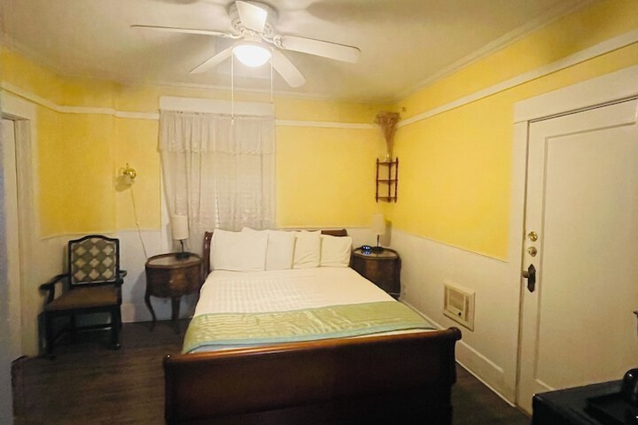 Room 21 of 68