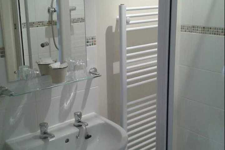 Room 6 of 11