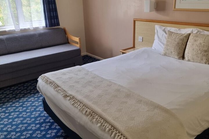 Room 26 of 90