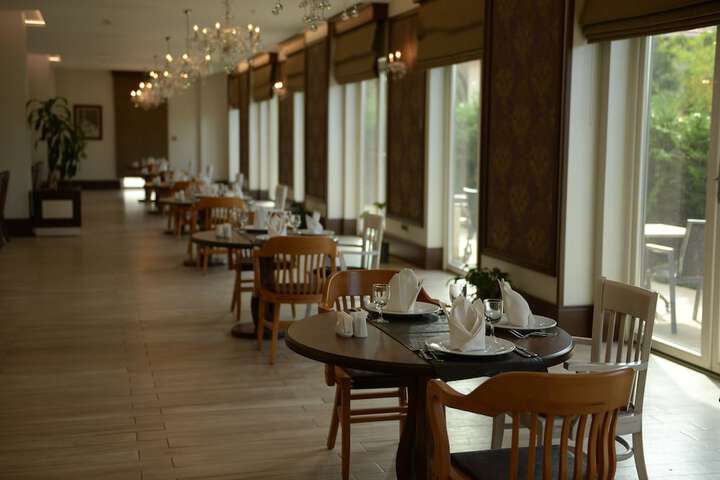 Dining 9 of 33
