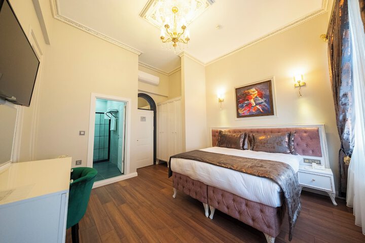Room 32 of 128