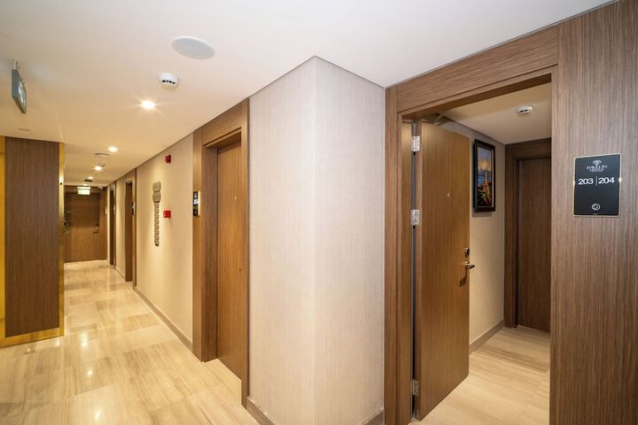 Ballroom/Hall 168 of 170