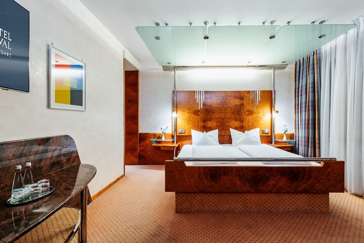 Room 32 of 103