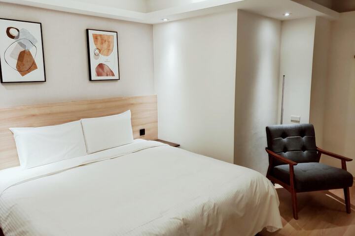 Room 5 of 51
