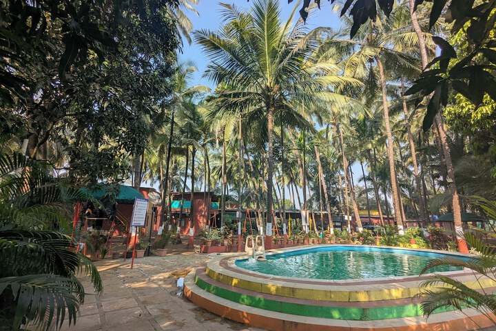 Pool 5 of 8