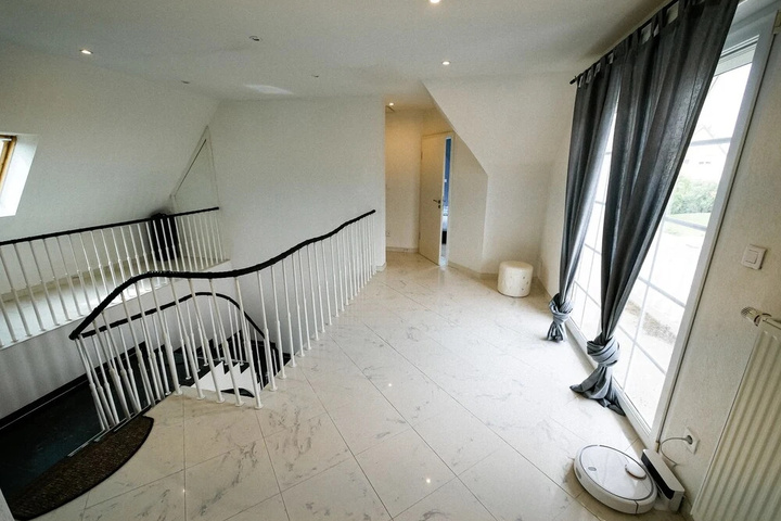 Room 14 of 28