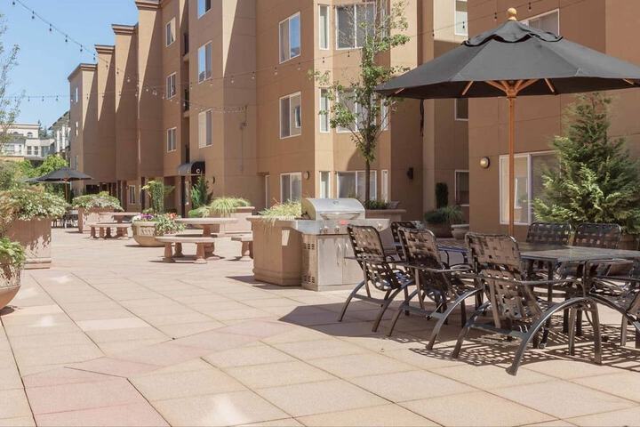 Hotel Exterior 43 of 47