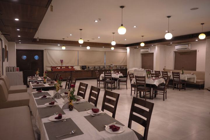 Dining 45 of 69