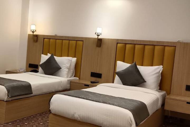 Room 1 of 13
